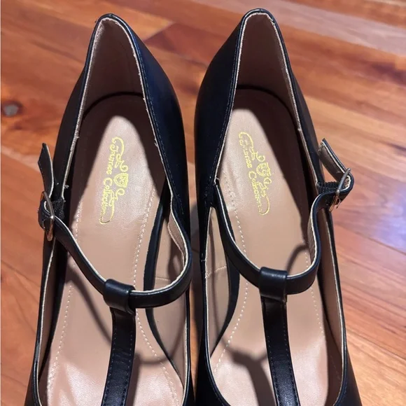 Journee Collection Black T-Strap Heels - Picture 2 of 7